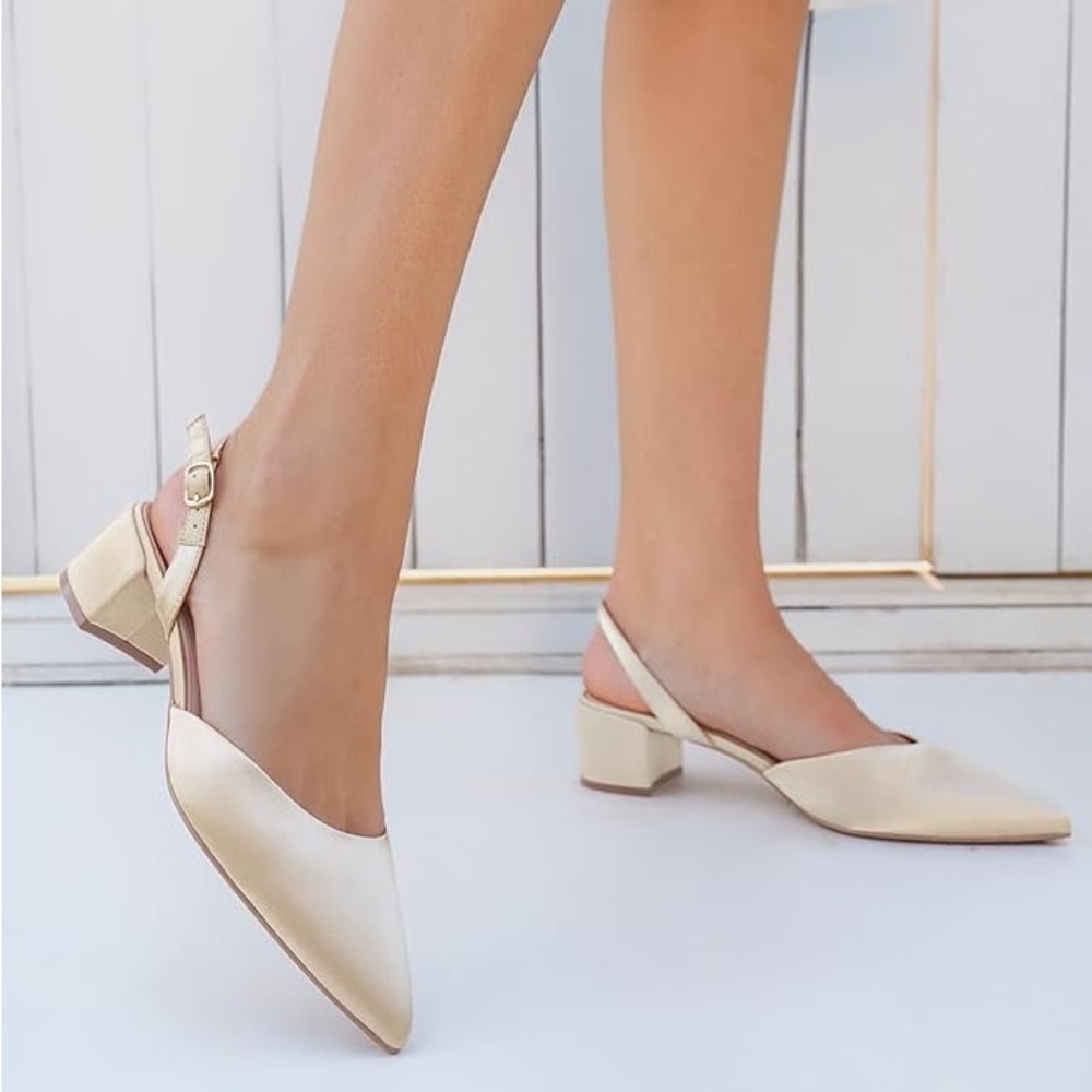 Elegant Slingback Block Heel Shoes - Cream